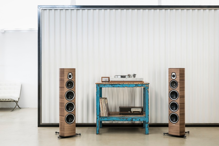 floor-standing-speakers-four-favorite-brands-for-musical-excellence